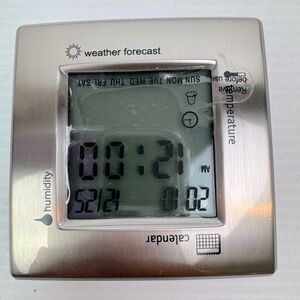 Centrios Rotating Digital Alarm Clock w/ In-door  thermometer/humidity gauge New